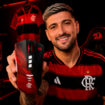 Linha oficial de periféricos gamers Redragon Flamengo com mouse, teclado, headset e mousepad licenciados.