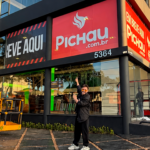 Interior da primeira loja física da Pichau em São Paulo com showroom de produtos gamers.
