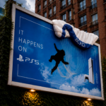 Outdoor da campanha Só Acontece no PS5 da PlayStation