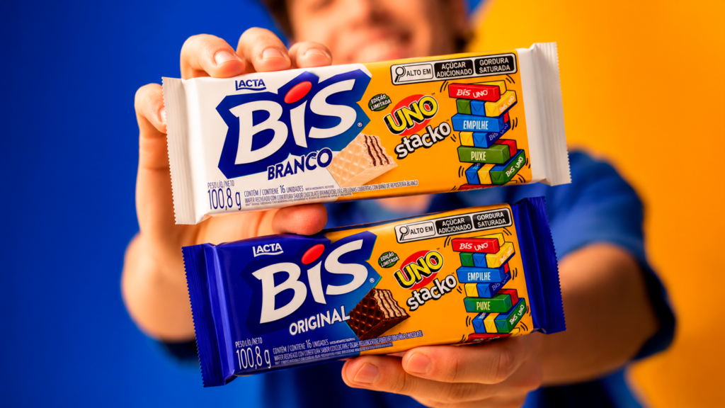 Bis UNO Stacko transforma chocolates em peças do jogo