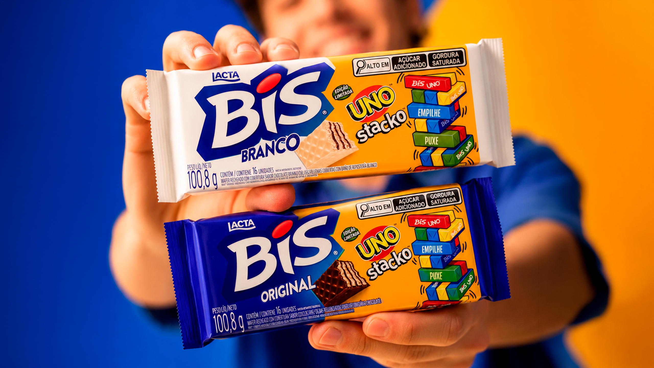 Bis UNO Stacko transforma chocolates em peças do jogo
