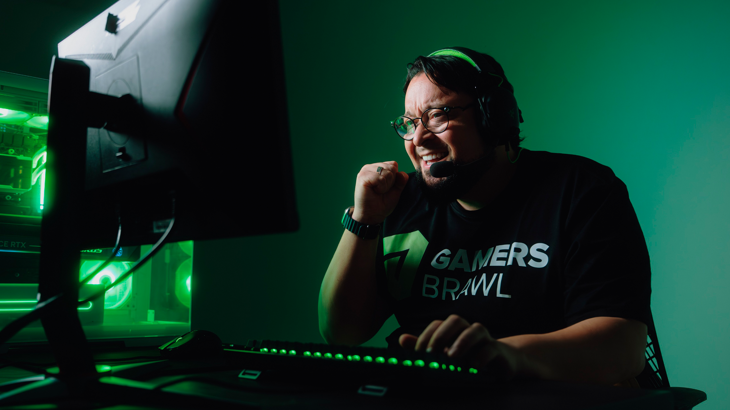 Estande da Gamers Brawl na BGS 2026 com Kami e Gordox